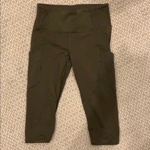 Lululemon cropped workout pants